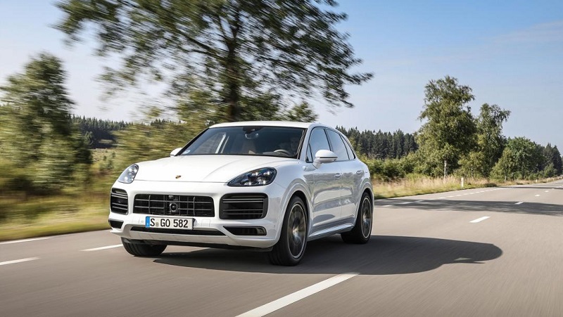 The most powerful Porsche Cayenne is a plug-in hybrid-3